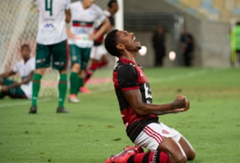 Sem público, Flamengo se recupera no fim e vira sobre a Portuguesa