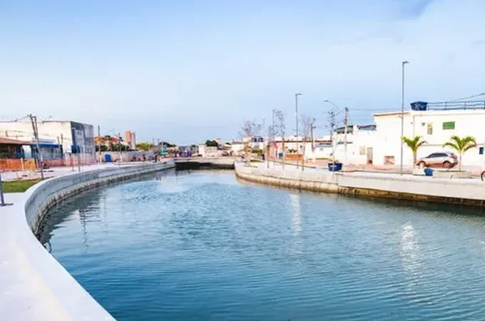 Operários são arrastados por correnteza durante obra em Maceió e resgatados pelos bombeiros