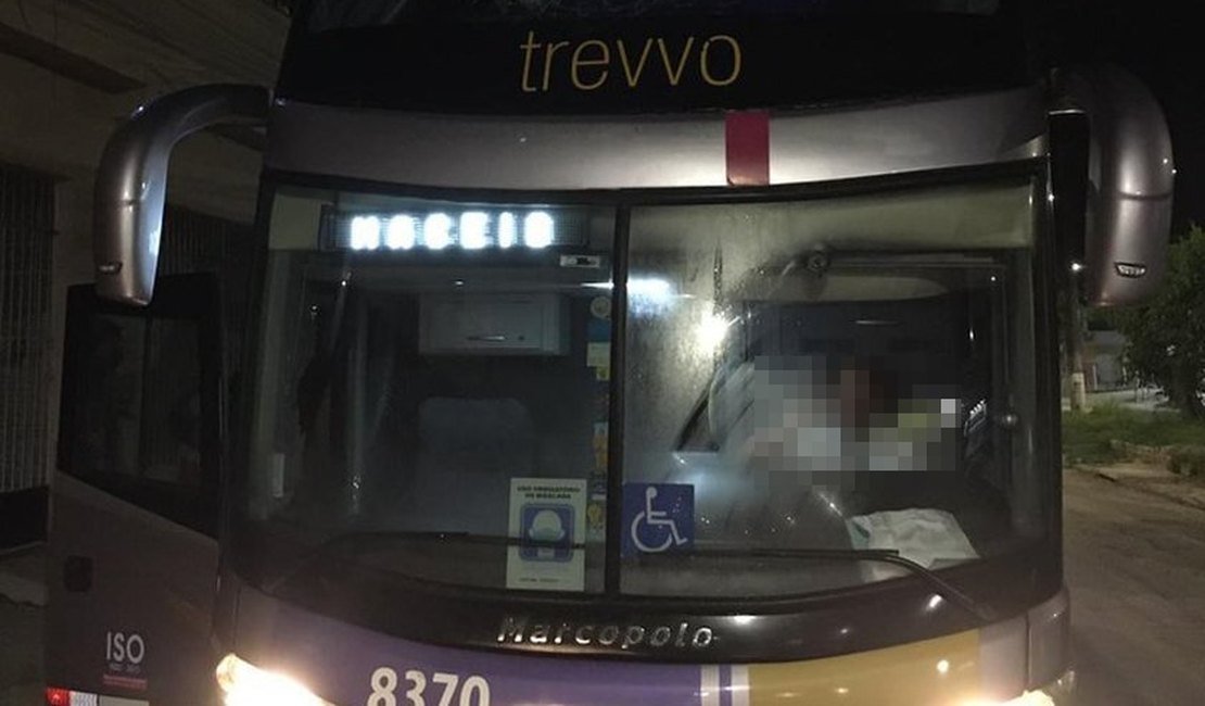 Passageiros de ônibus que seguia de Salvador para Maceió são feitos de reféns em canavial
