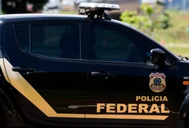 Homem surta, ameaça passageiros em avião e acaba preso pela PF
