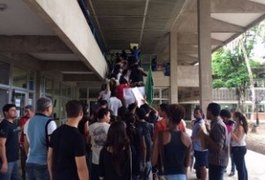 Alunos da Ufal organizam manifestação contra possível greve dos professores