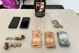 Após dupla fugir, mulher é presa por tráfico de drogas em Arapiraca