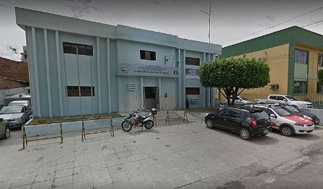 Flagrado na cama com namorada de 12 anos, menor é apreendido por tráfico e estupro em Roteiro