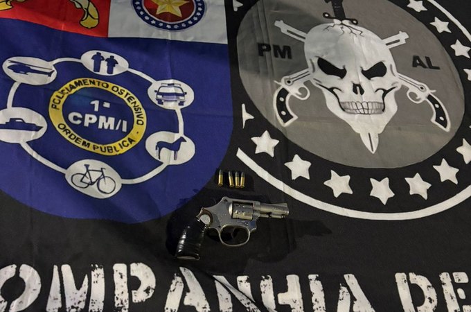 Dupla é presa com arma de fogo e moto roubada em São Miguel dos Campos