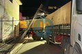 Carreta bitrem derruba poste de energia elétrica no Centro de Arapiraca