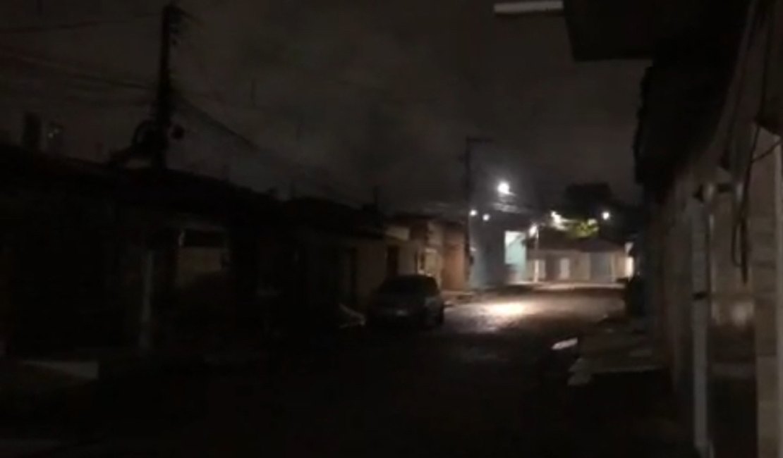 Arapiraquenses denunciam que estão sem energia elétrica há 24 horas