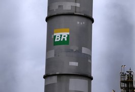 Petrobras anuncia nova redução no preço da gasolina; queda no mês chega a 19%