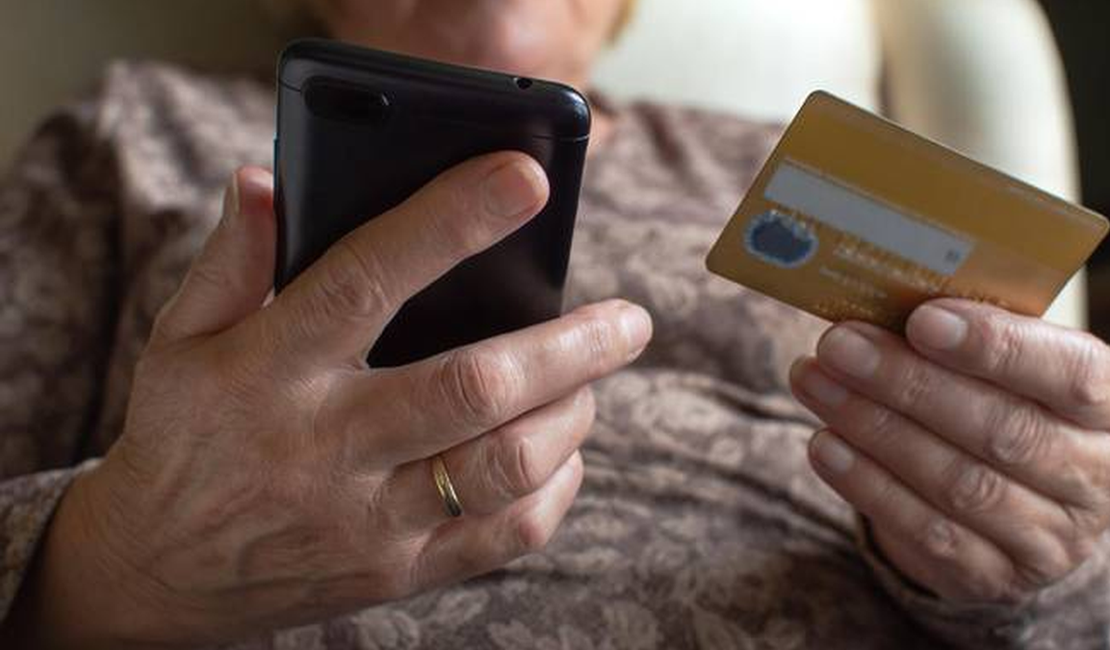 Falsa correspondente bancária é presa por aplicar golpes de empréstimos em idosos no Agreste de Alagoas