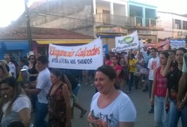 População realiza passeata pela mudança do dia da feira livre em São Sebastião