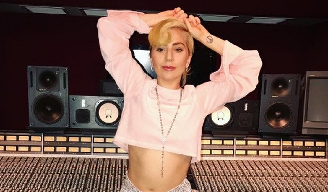 Lady Gaga incentiva Príncipe William a ajudar LGBTs desabrigados