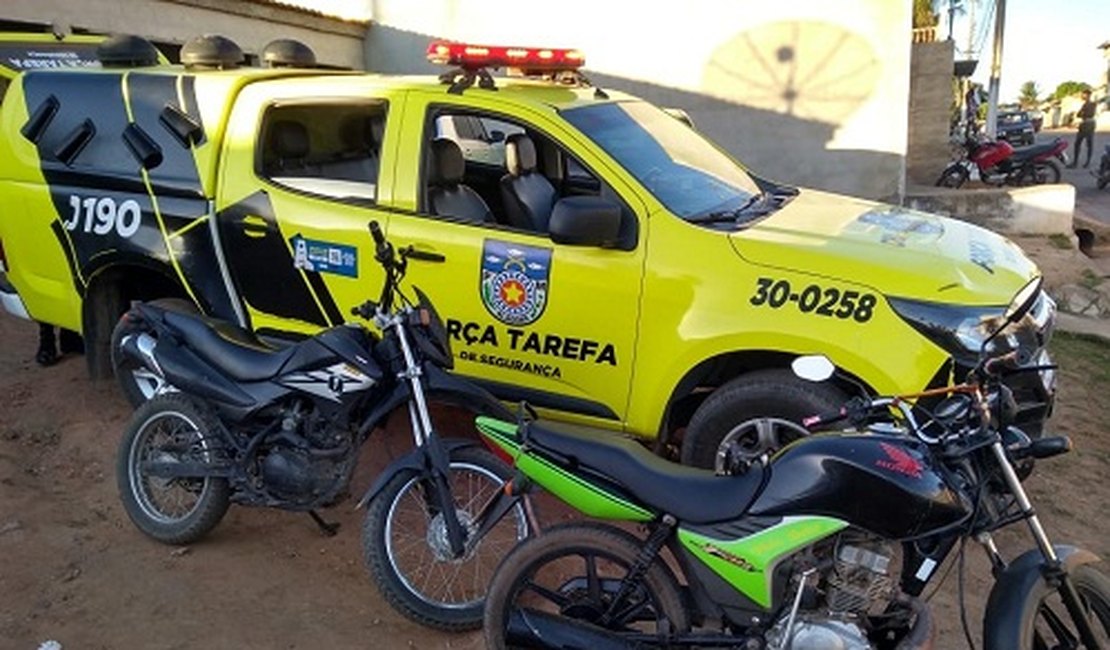 Motocicleta roubada próximo ao shopping é recuperada e menores são apreendidos