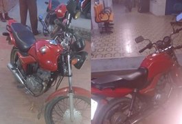 Polícia recupera moto roubada no bairro Olho D'água dos Cazuzinhas, em Arapiraca