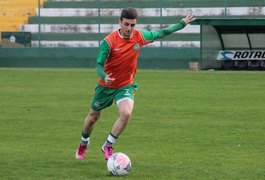 Ex-CSA, Danilinho passa mal e morre durante treino do Juazeirense