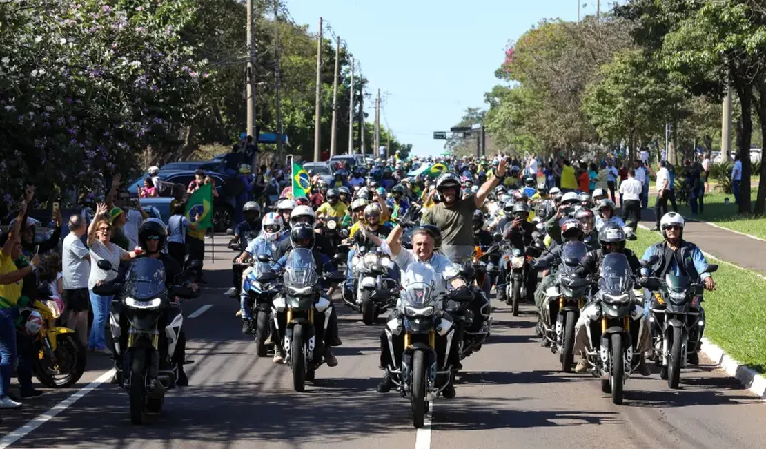 Bolsonaro encerra campanha em São Paulo com motociata