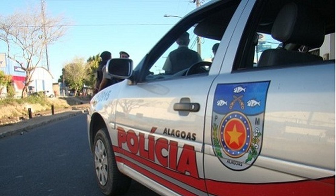 Homem é conduzido à delegacia por desacato, em Arapiraca