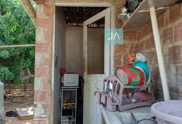 Homem esfaqueia ex-esposa e mata atual namorado dela em Arapiraca; mulher foi ameaçada de morte antes do crime