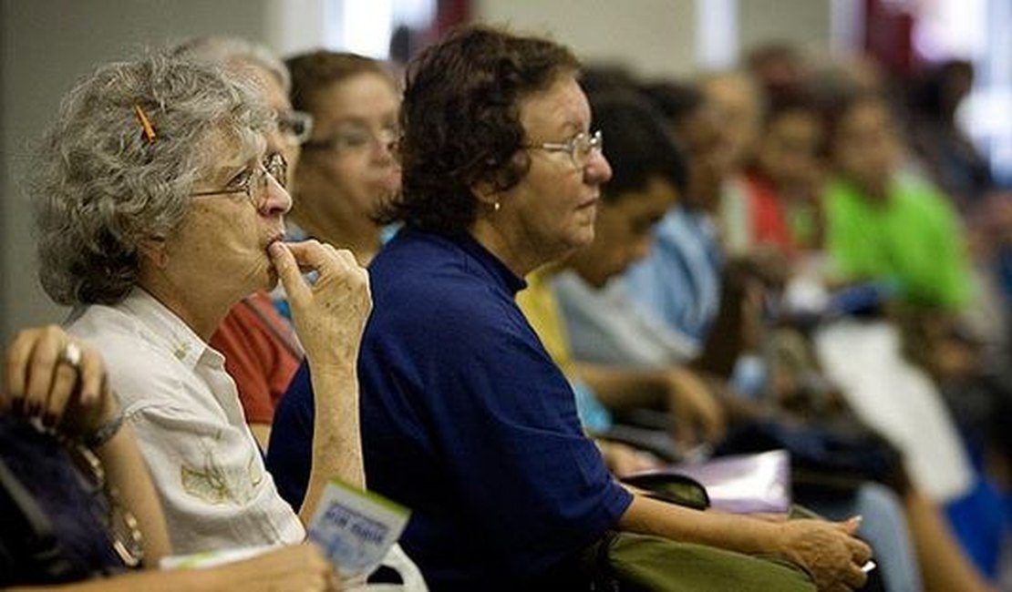 Aumento de idade para receber benefícios excluirá 1 milhão de idosos, diz técnica do Ipea