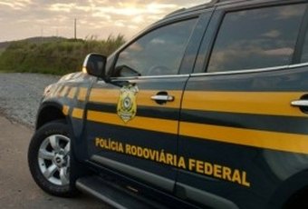 Perseguição policial termina em acidente e prisão de dois homens em rodovia alagoana