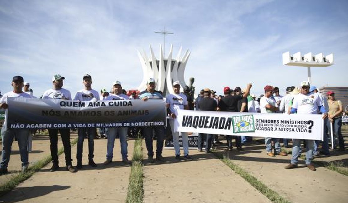 Mais de seis mil pessoas protestam em Brasília contra o fim da vaquejada