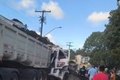 Grave acidente entre dois caminhões e um carro de passeio é registrado na Cambona