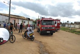 População aciona Corpo de Bombeiros para conter fogo em residência