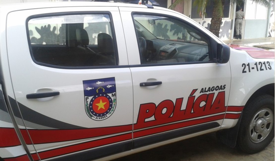 População denuncia e polícia encontra motocicleta roubada, em Arapiraca