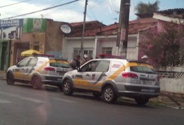 Quadrilha assalta policiais militares em Maceió e foge com as armas