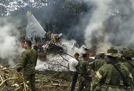 Avião militar cai na Colômbia com mais de 120 soldados a bordo