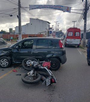 Câmera flagra acidente que deixou motociclista gravemente ferido em Arapiraca; Assista