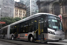 Sem receber 13º salário, motoristas de ônibus de SP entram em greve