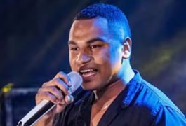 Robert Astro, cantor de arrocha, teve pernas amputadas após ser prensado entre veículos na Bahia