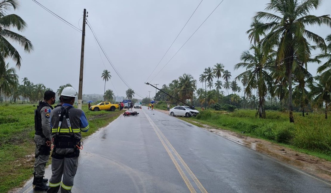 Acidente envolvendo carro e moto deixa duas pessoas feridas na AL-101
