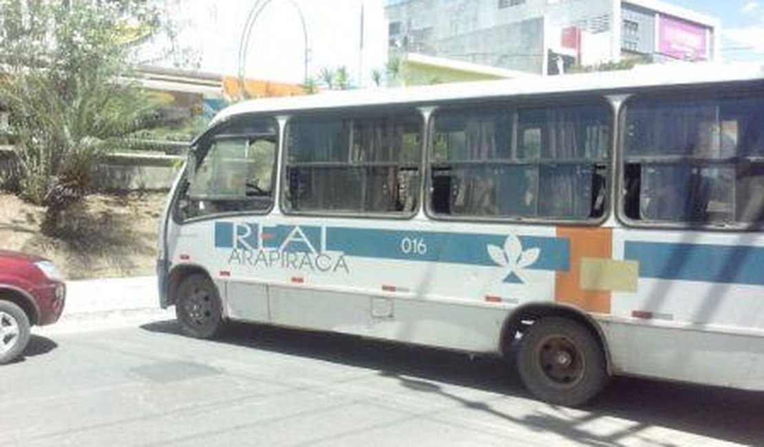 Rodoviários protestam e fecham Centro de Arapiraca