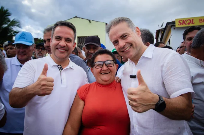 Recebido por multidão, Renan Filho exalta potencial da Ilha do Ferro