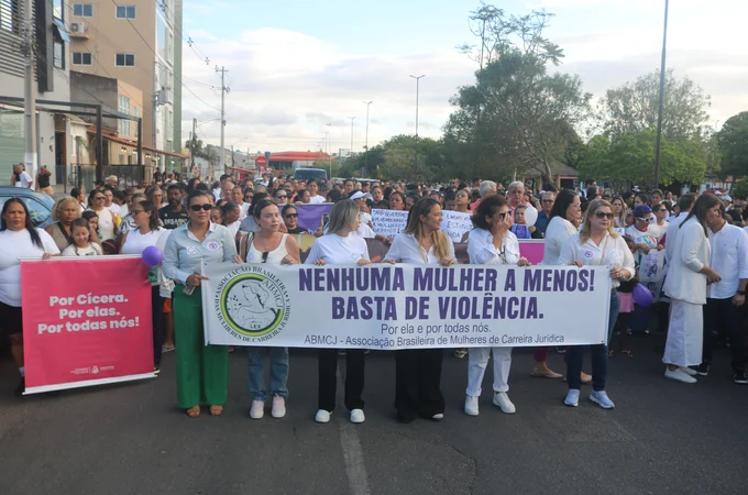 Caminhada “Por Cícera. Por Elas” reúne grande público no Bosque das Arapiracas