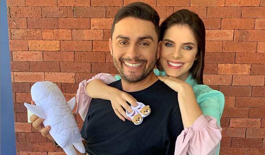 Cantor Mano Walter e ex-miss Débora Silva anunciam gravidez do primeiro filho