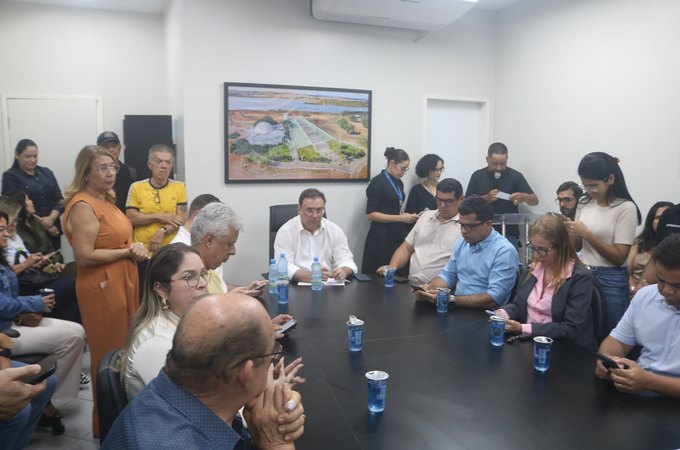 Luciano Barbosa assina ordem de serviço para drenagem e pavimentação do Zélia Barbosa