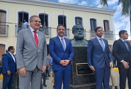 Paulo anuncia 13º para 8/12 e salários de dezembro antes do Natal