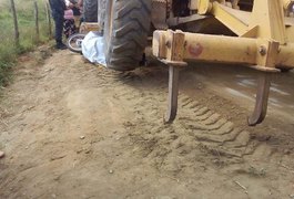 Mulher morre após ser atropelada por retroescavadeira no Sítio Serra dos Ferreiras, zona rural de Arapiraca