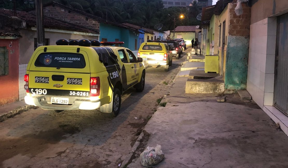 Cerca de 60 policiais ocupam o Manoel Teles contra o tráfico de drogas