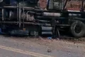 Caminhão que transportava carga de água mineral tomba em São Luís do Quitunde e motorista é socorrido
