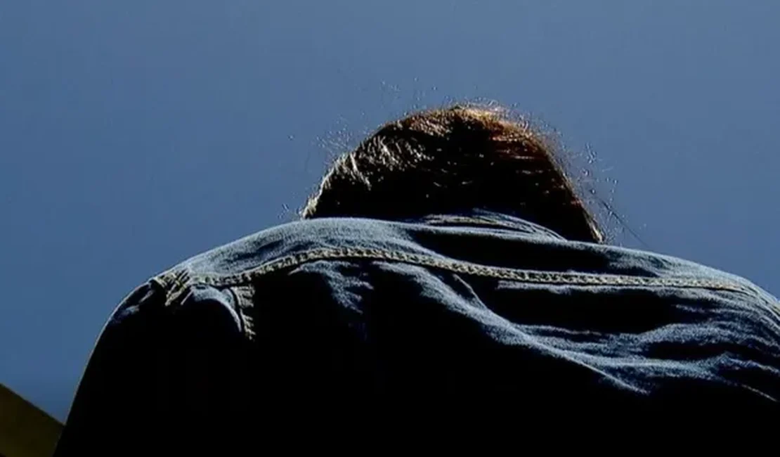 Jovem é agredida por ex-lutador de jiu-jitsu com socos e mata-leão durante tentativa de reconciliação em motel