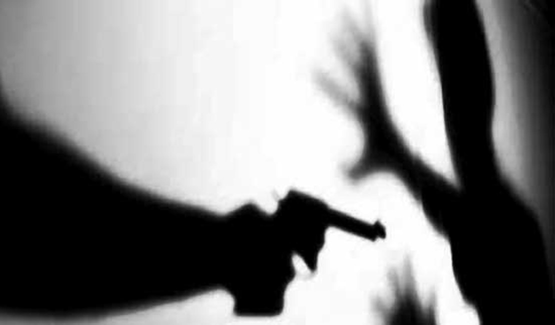 Adolescentes fingem interesse em comprar celular vendido na internet e preparam assalto