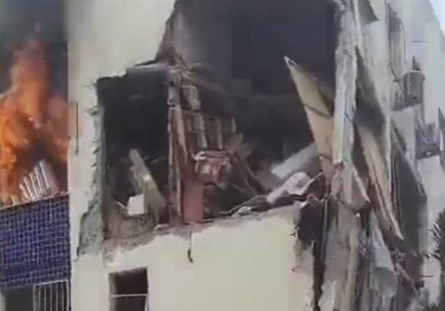 Incêndio de grandes proporções atinge prédio residencial em Salvador