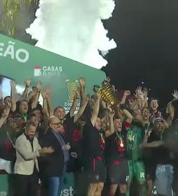 Vitória vence o Fortaleza novamente, conquista o pentacampeonato e levanta a taça da Copa do Nordeste 2026