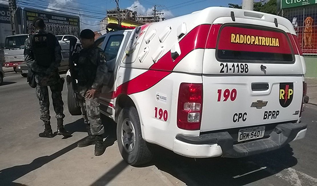 Polícias saem em busca de bandidos que atiraram em agente penitenciário