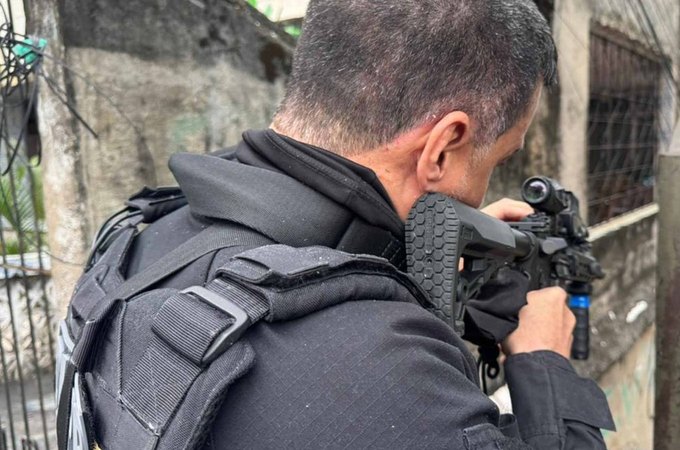 Operação contra o Comando Vermelho resulta na prisão de líder de facção e mais de 30 suspeitos e 1 morto na Bahia