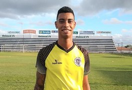 Alef Manga já se sente em casa no gramado do ASA