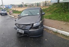 Acidente deixa o trânsito lento na Ladeira do Óleo, em Maceió