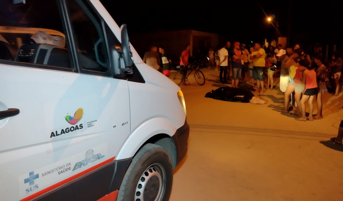 Colisão frontal entre duas motos deixa uma pessoa morta e duas feridas na zona rural de Arapiraca